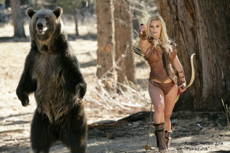 Эротика от сексуальной грудастой блондинки с медведем в дикой природе - секс порно фото